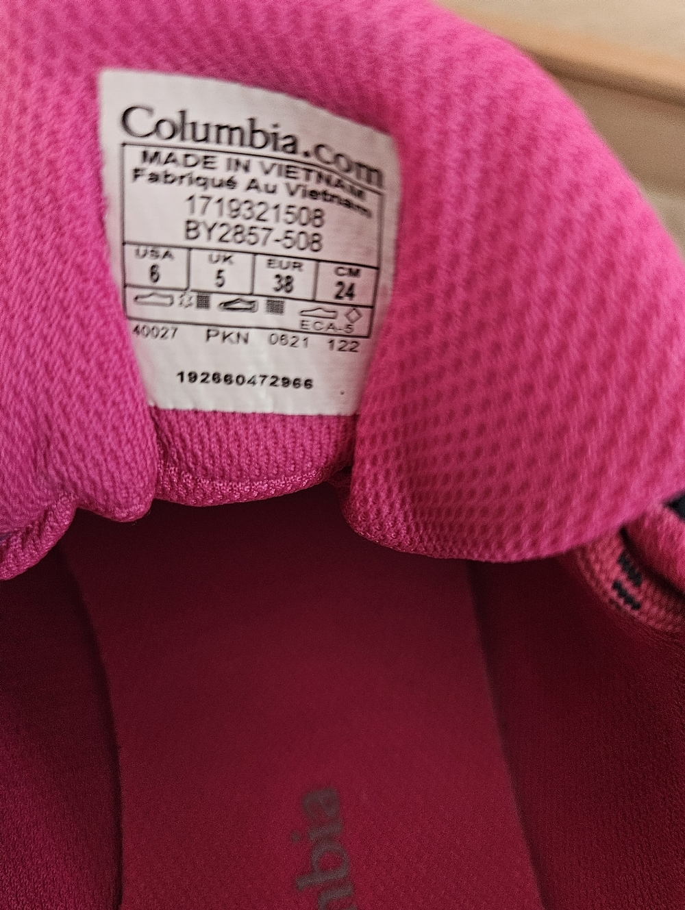 NWOT Columbia Redmond  Women's Navy and Hot Pink Trail Walkers Size 7 / 7.5 - Picture 5 of 9